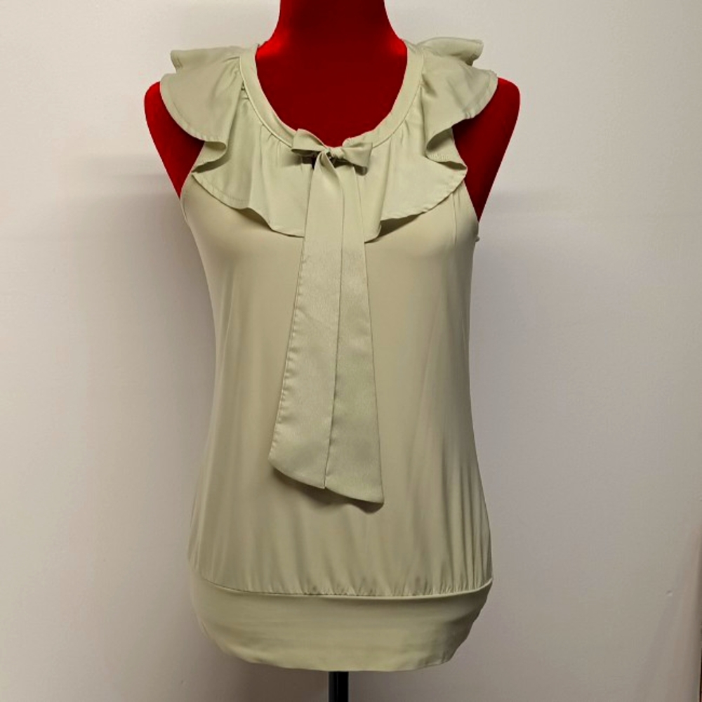 VTG The limited top size X-Small  sleeveless ruffle/lettuce trim tie round Nec…